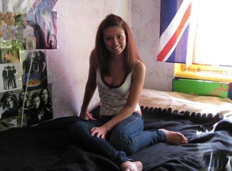 Young amateur ends up totally naked while having POV sex on a bed 19774301