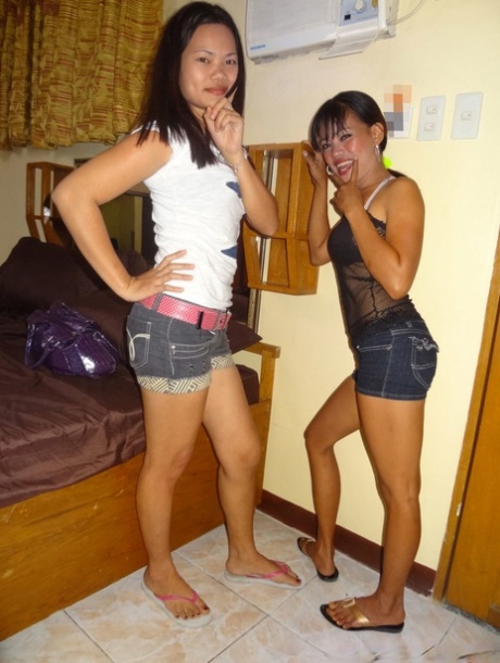 Asian amateurs Leann and Irish have sex on a bed with a foreigner 11998576