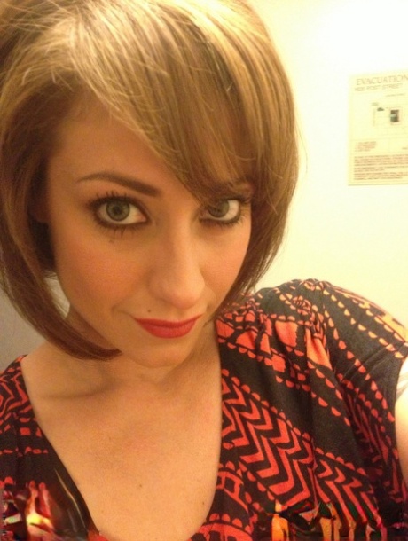 Short haired chick Eva Notty bares her giant tits during selfshot action 33636292