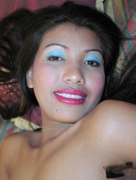 Thai female takes a hard cock in her mouth before twerking in a bathtub 92522961