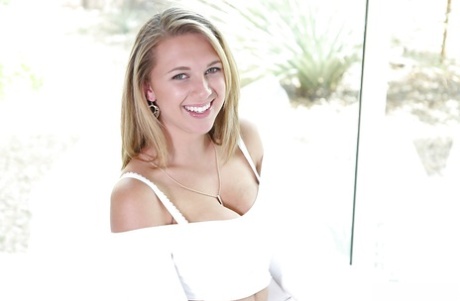 Close up posing with a big tits teen babe Brooke Wylde in her high heels 56280148