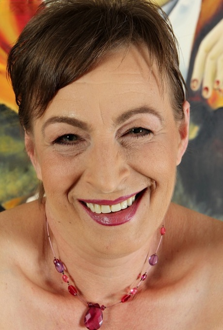 Chubby older lady Sandra Green and her large hangers pose for nude pics 19380957