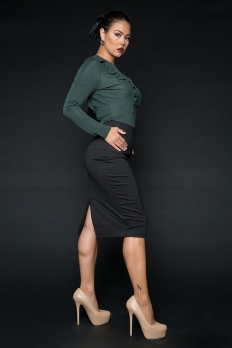 Asian office worker Dana Vespoli strips off business clothes for easier money 15497398