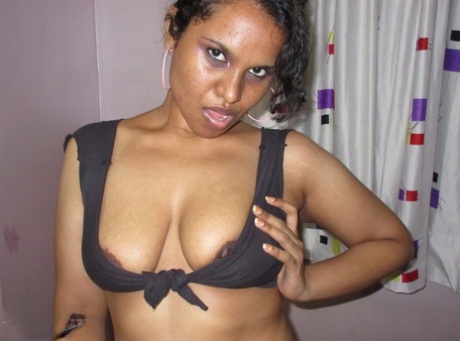 Overweight Indian solo girl sniffs her panties before exposing her boobs 40305720